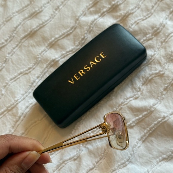 Versace | Medusa Sunglasses with Gold Frame and Pink Lenses - Picture 6 of 7